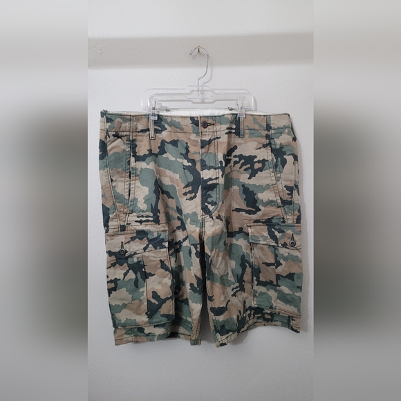 Mens size 36 Levi's Camo utility shorts - Picture 1 of 8